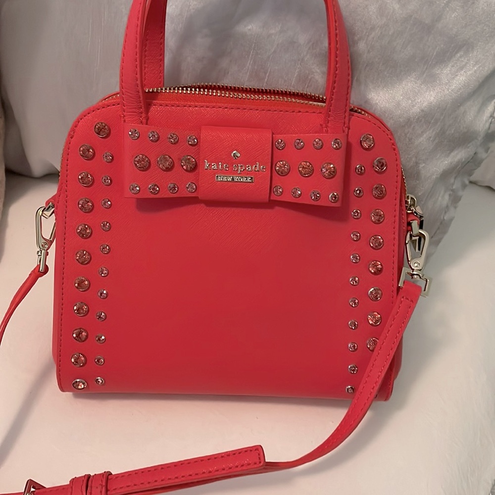 Kate spade coral crossbody bag! 🔸🔸🔸